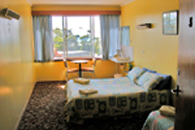 Bridport Hotel - Accommodation Main Beach