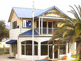 Boathouse Resort Studios and Suites - Accommodation Main Beach