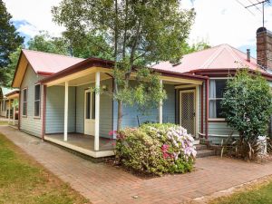 Federation Gardens And Possums Hideaway - Accommodation Main Beach