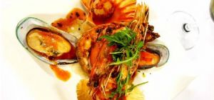 Lively Catch Seafood Restaurant - Accommodation Main Beach