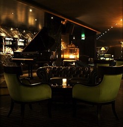 Trademark Hotel Lounge Bar and Piano Room - Accommodation Main Beach